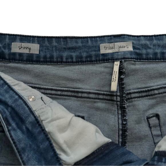 Tribal Jeans Distressed Stretch Raw Hem Side Red Stripe Ankle Jeans Size 12 - Picture 2 of 13